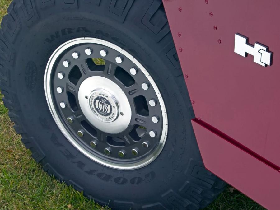 Колеса Hummer H1 Alpha Convertible 2005 года  (фото 2 из 9)